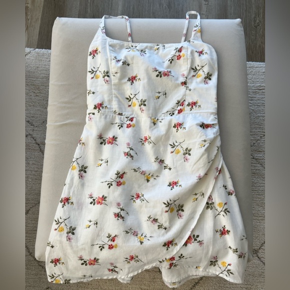 Abercrombie & Fitch Dresses & Skirts - Abercrombie & Fitch white floral sundress